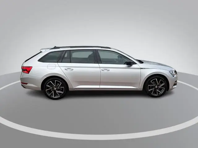 Skoda Superb Combi 1.4TSI 160kW/218PK iV Sportline DSG · Panoramadak · Trekhaak · 360°Camera + Parke...