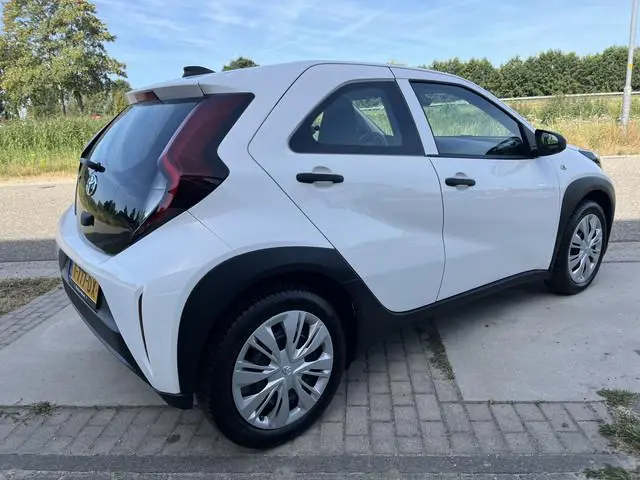 Toyota Aygo X 1.0 VVT-i MT / Airco /