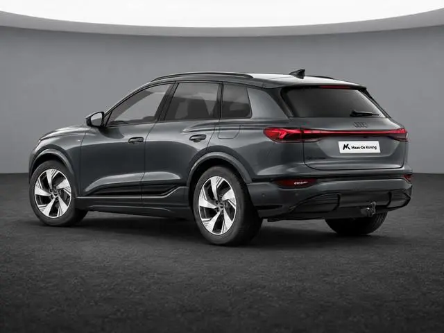 Audi Q6 e-tron S edition 83 kWh 252 PK · Trekhaak elek. wegklapbaar · Optiekpakket zwart · Zwart led...