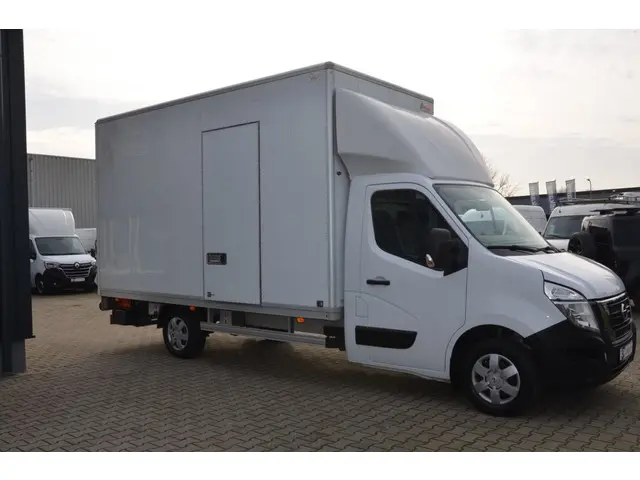 Nissan NV400
