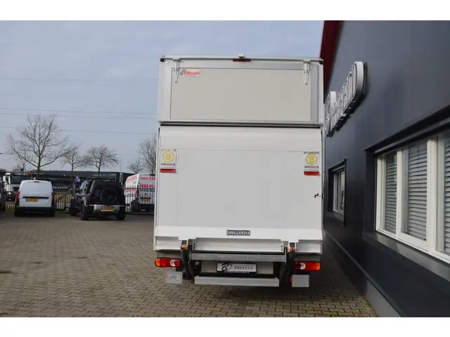 Nissan NV400