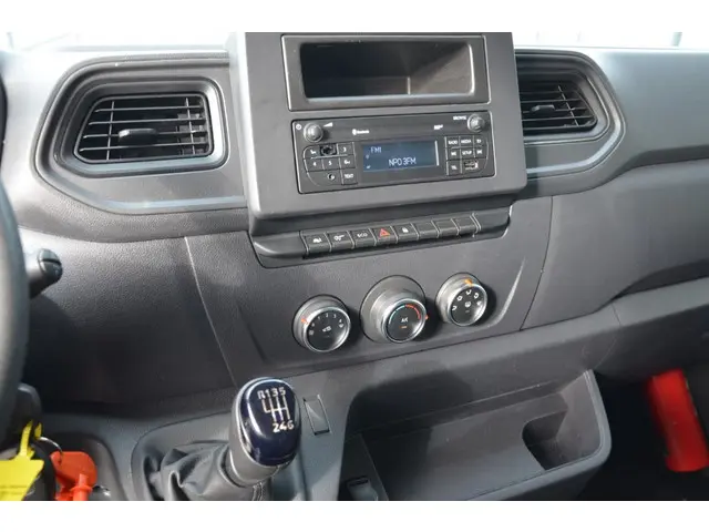Nissan NV400