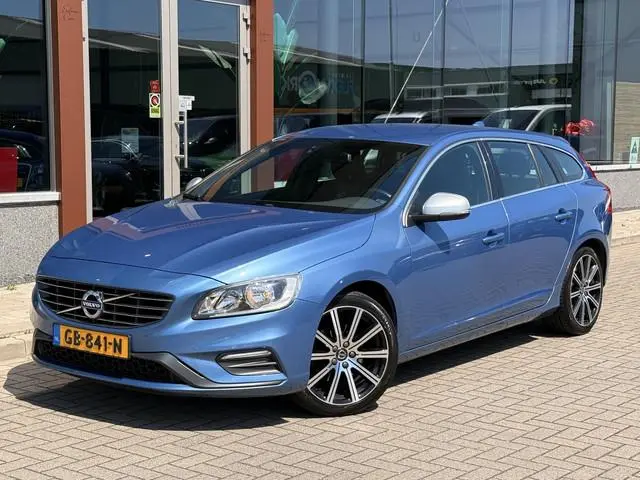 Volvo V60 1.6 T3 R-Design | Afn Trekhaak | Cruise | Parkeersensoren | Bluetooth | Leder |