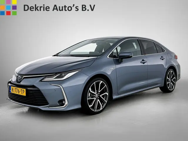 Toyota Corolla 1.8 Hybrid Executive Sedan / Leder / Navigatie / Xenon / Pdc.V+A / Airco-ecc./ Radio...