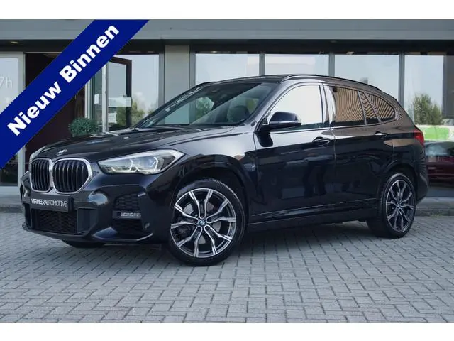 BMW X1 xDrive20i High Executive M Sport | Panoramadak | Leder | VOL |