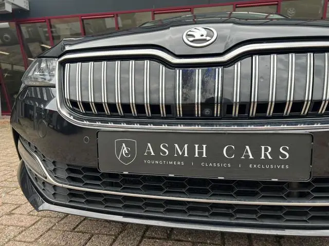 ŠKODA Superb Combi 1.4 TSI iV Business Edition Plus | Leder | Trekhaak | ACC | Pano | Stuur/Stoelver...