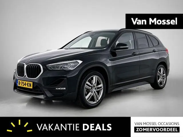BMW X1 xDrive25e Executive | Navigatie | Climate control | Parkeersensoren | 17" Lichtmetalen velgen
