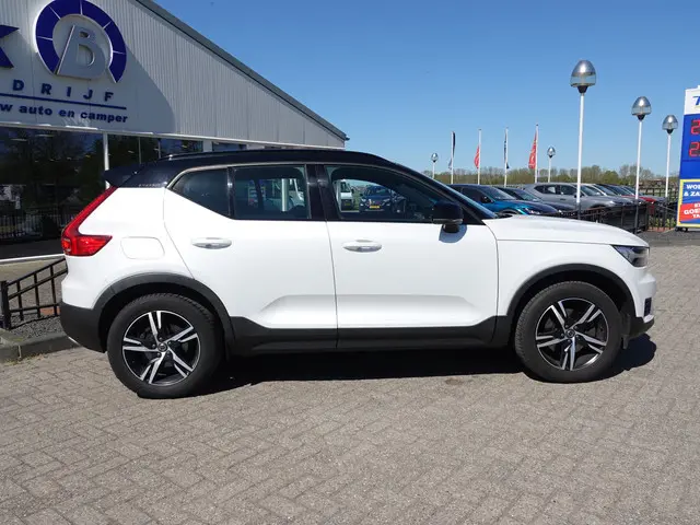 Volvo XC40 2.0 T4 190PK R-Design TREKH. | H-LEER | BLIS + CTA | NAVI