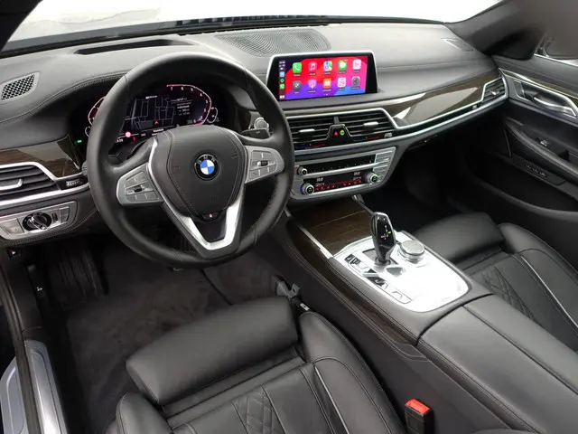 BMW 7-serie 745Le xDrive Individual Aut- Panoramadak, Stoelventilatie, Softclose, Achterasbesturing,...