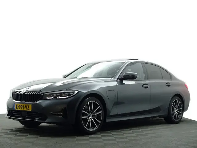 BMW 3-serie 330e M Sport Aut- Schuifdak, Sfeerverlichting, Xenon Led, Park Assist