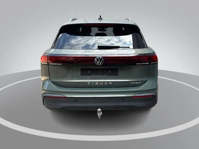 Volkswagen Tiguan 1.5 eTSI 150pk DSG Life Business · 360 Camera · Inklap. Trekhaak · Keyless · Stuur...