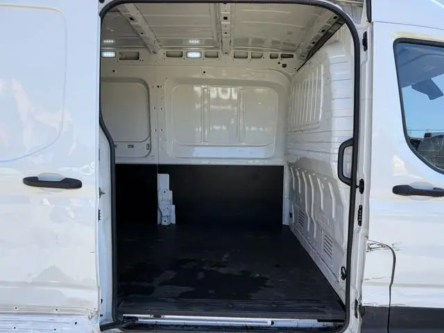 Maxus Deliver9