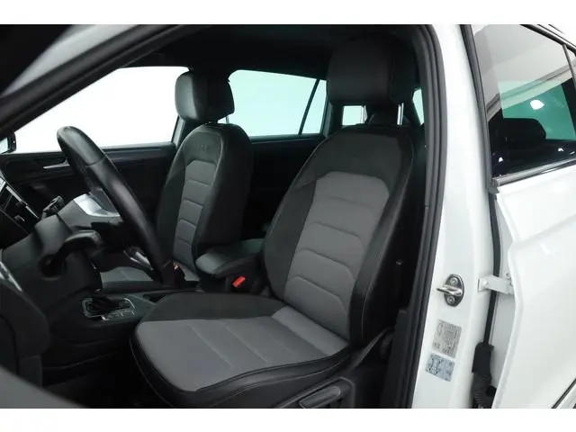 Volkswagen Tiguan 1.5 TSI ACT R-Line | Rijklaar! | 2x R-Line | Trekhaak | Dig. Cockpit | Adapt. Crui...