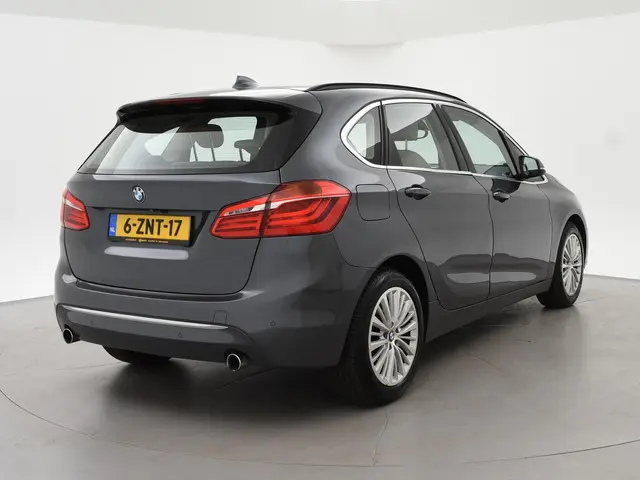BMW 2-serie Active Tourer 225i H.E. 230 PK AUT. *81.089 KM / ORIG. NL* + CARPLAY | HEAD-UP | LEDER |...