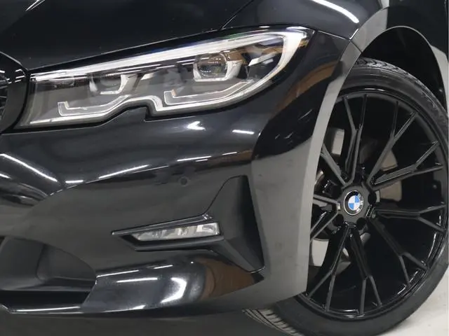 BMW 3-serie 320e Business Edition Plus [APPLE CARPLAY, ANDROID, CRUISE CONTROL, STOELVERWARMING, DIG...