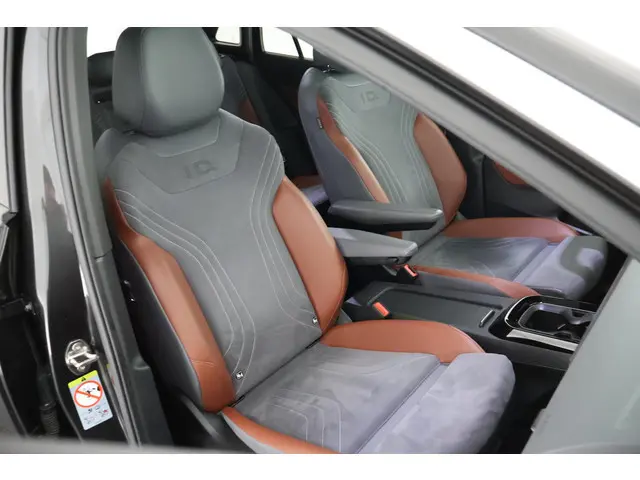 Volkswagen ID.4 First Max 204pk 77 kWh SOH 87% Trekhaak 360Camera Panoramadak Head-Up Memory Stoelve...