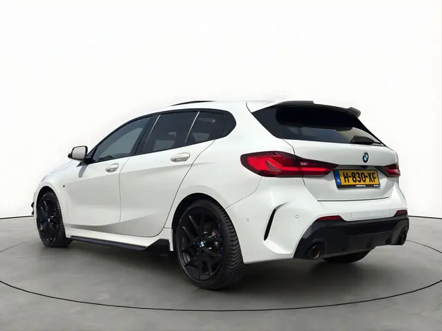 BMW 1-serie 118i 140PK M-Performance Shadow Pano Schaalstoelen Harman-Kardon