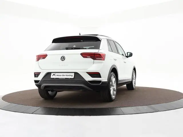 Volkswagen T-Roc 1.5 TSI 150pk DSG Sport · Panoramadak · Camera · Afn. Trekhaak · Dodehoeksensor · A...