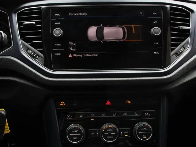 Volkswagen T-Roc 1.5 TSI DSG Active Navigatie Apple Carplay/Android Auto Climate Control Cruise cont...