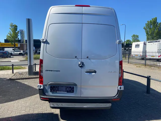 Mercedes-Benz Sprinter 319 3.0 CDI V6 L2H2 E6 | Zeer netjes | 2x Gev. Stoel | Standkachel | Mbux 7