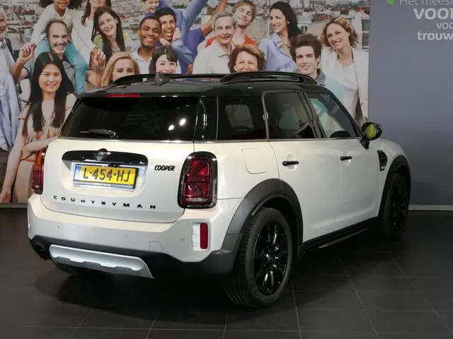 MINI Mini Countryman 1.5 Cooper MINI Yours - Occasion Lease vanaf €939 p/m - Dealer onderhouden! - A...