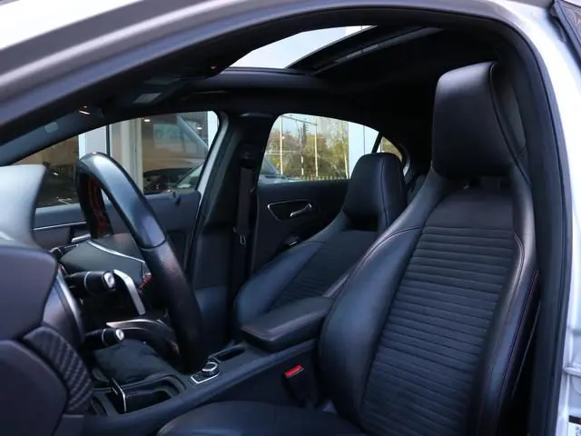 Mercedes-Benz A-klasse 180 AMG Line | Panoramadak