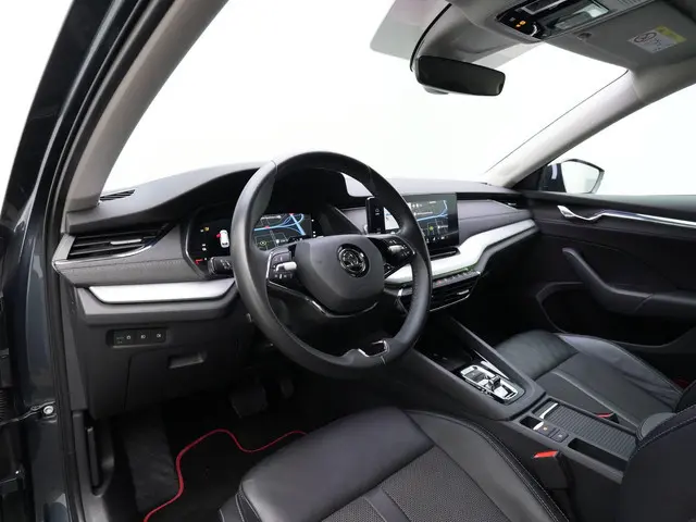 Skoda Octavia Combi 1.4 TSI 204 pk DSG PHEV Business Edition Plus | Matrix LED | Achteruitrijcamera...