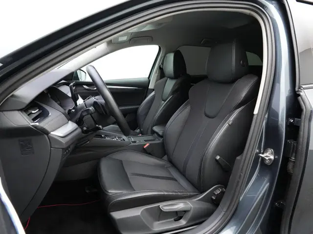 Skoda Octavia Combi 1.4 TSI 204 pk DSG PHEV Business Edition Plus | Matrix LED | Achteruitrijcamera...