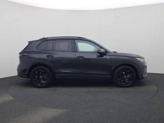 Volkswagen Tiguan 1.5eTSI/150PK DSG R-Line Black Style · Navigatie · Trekhaak · Massagefunctie · App...
