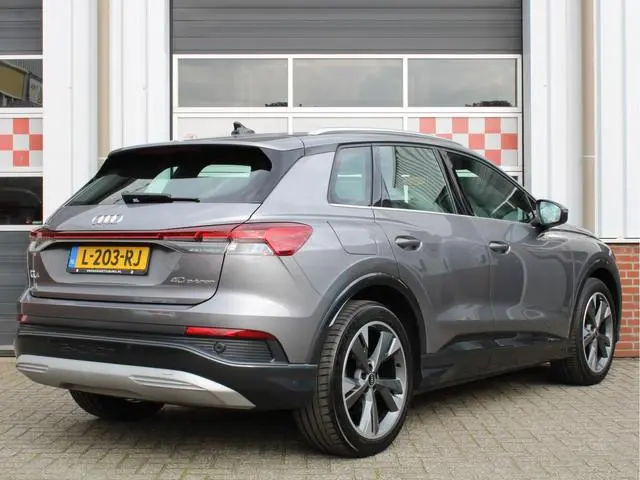 Audi Q4 E-Tron 40 Launch edition Advanced 77 kWh /NAVI/LED/PDC/20'LM/Stoelverwarming/Keyless/Carplay...
