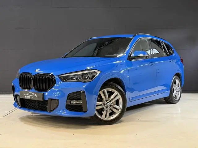 BMW X1 xDrive25e High Executive | M-pakket | Camera | Afn. trekhaak | Leder | Sfeerverlichting | Ful...