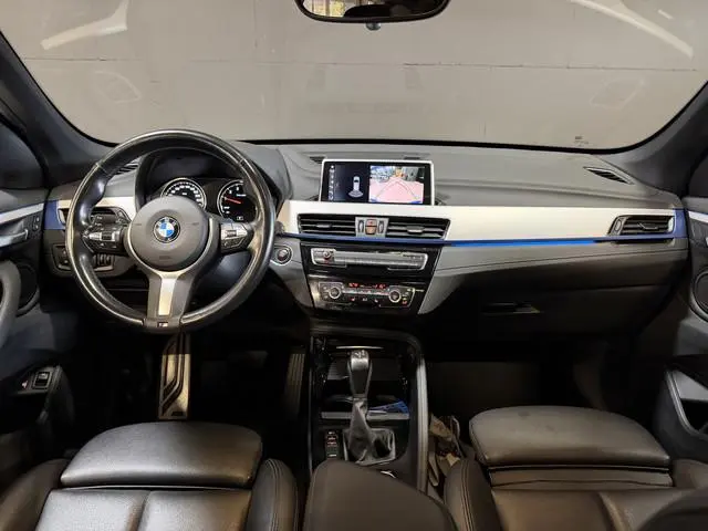 BMW X1 xDrive25e High Executive | M-pakket | Camera | Afn. trekhaak | Leder | Sfeerverlichting | Ful...