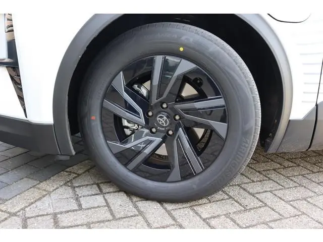 Toyota C-HR+ First Edition 77 kWh , Nieuw en direct leverbaar met €2.000 demovoordeel