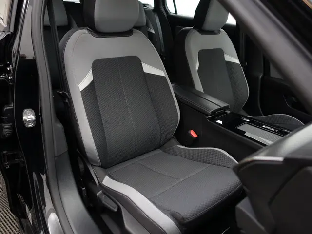 Opel Astra Sports Tourer 1.6 Turbo Hybrid Aut- Carplay, Android Auto, Privacy Glass, Dynamic Select,...