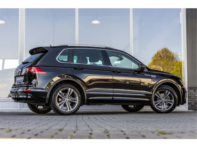 Volkswagen Tiguan 1.5 TSI ACT Highline Business R | Pano | Camera