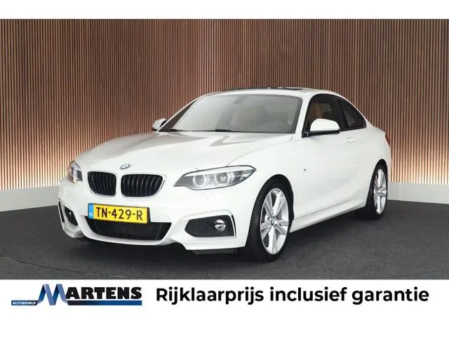 BMW 2-serie Coupé 220i 184pk High Executive M-Sport Panoramadak Leder LED Stoelverwarming Navigatie