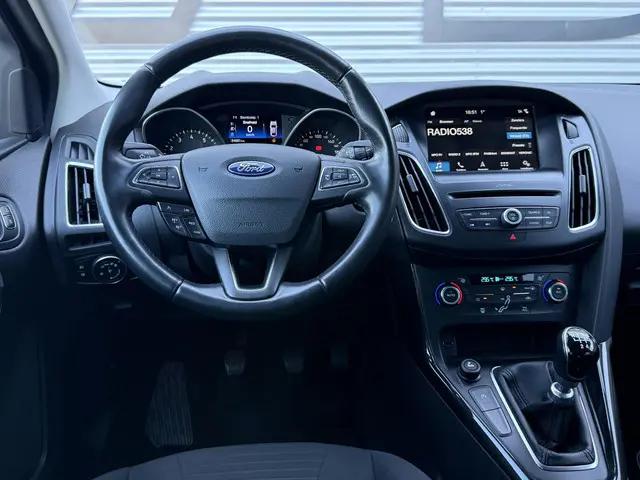 Ford Focus Wagon 1.0 Titanium 1e Eigenaar|Navi|Trekhaak|Clima|Cruise|Carplay|PDC|APK tot 03-2027