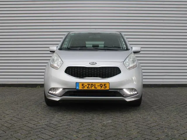 Kia Venga 1.4 CVVT First Edition | 16" LM | Trekhaak | Navi | Airco | Cruise | Camera | PDC | All se...