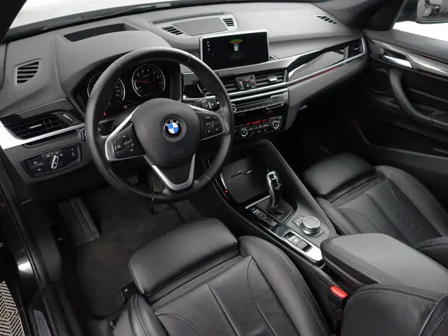 BMW X1 sDrive20i High Executive Aut- NAP 130dkm, Dealer Onderhouden, Head Up, Leder Interieur, Sfeer...