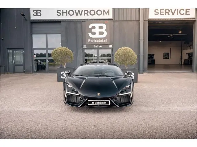 Lamborghini Revuelto