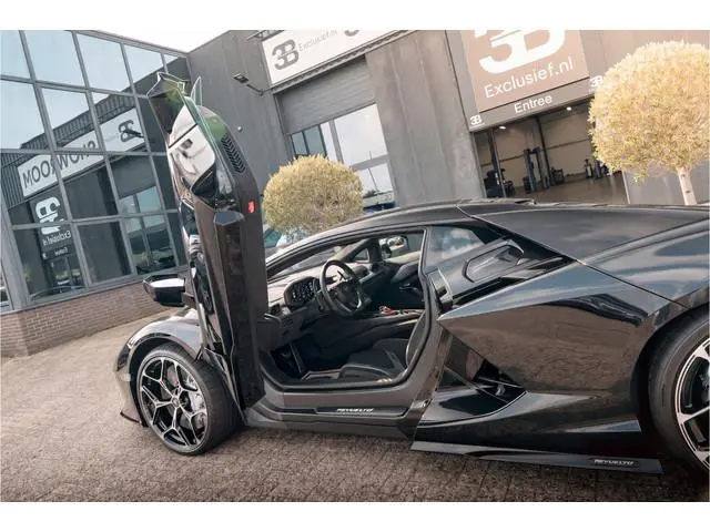 Lamborghini Revuelto