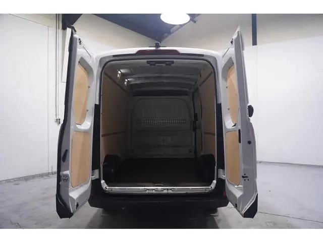 Maxus Deliver9