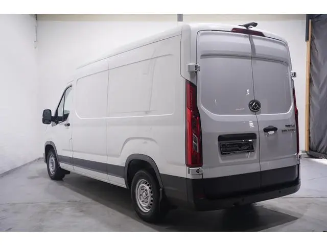 Maxus Deliver9