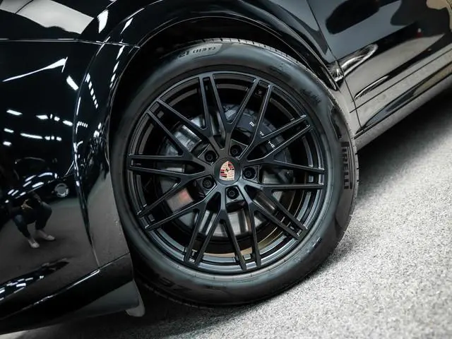 Porsche Cayenne Coupé 3.0 E-Hybrid Black Edition