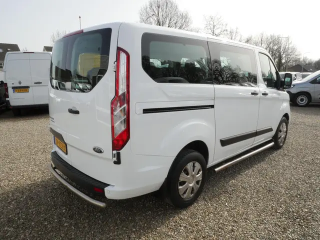 Ford Transit Custom 2.0 TDCI 110PK, L1H1, Airco, Combi-9 Persoons, Nog 2 op voorraad