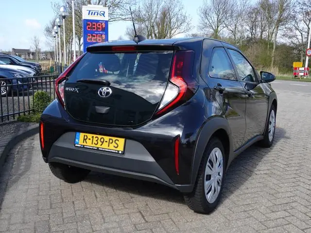 Toyota Aygo X 1.0 VVT-i MT Play CAMERA | ADAPT. CRUISE | BT-TEL | AIRCO