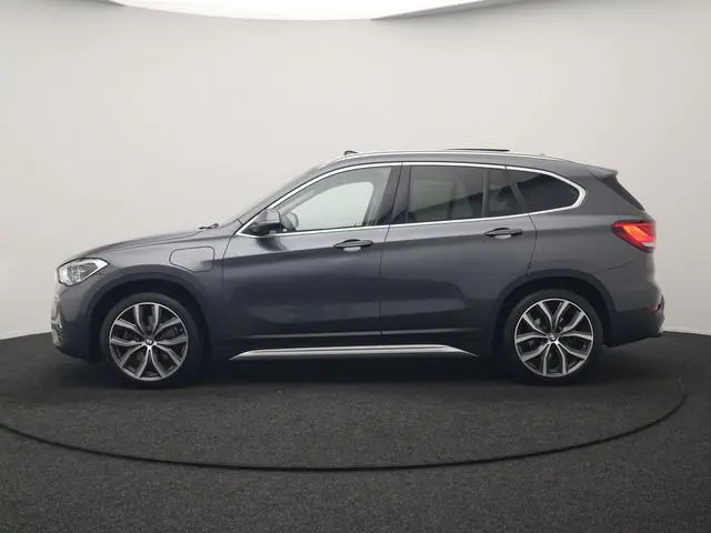 BMW X1 xDrive25e X Line PHEV 221pk Dealer O.H. | 19" | Panodak | Head Up | Camera | Lederen Sportsto...