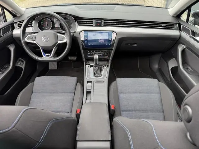 Volkswagen Passat Variant 1.4 TSI PHEV GTE Business 18"/SOH 96%/Panoramadak/Trekhaak/Camera/PDC v+a/...