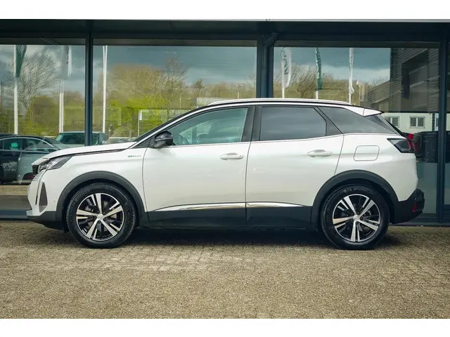 Peugeot 3008 1.6 HYbrid4 300 GT / Dode Hoek / Zwart Dak / Parelmoer Wit / Carplay