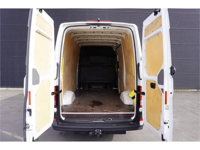 Volkswagen Crafter 177pk Automaat 4x4 L3H3/L2H2 4Motion Apple carplay Trekhaak Camera Cruise control